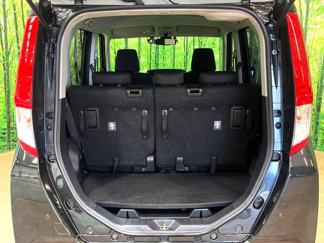 ���i�̂���������ʋ΁A���}���ɏ\���ȉ׎��X�y�[�X���m�ۂ��Ă���܂��B�Z�J���h�V�[�g��|���ƁA�傫�ȉו��̐ύڂ��\�ł���