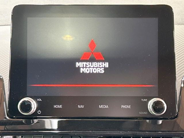 【純正ナビ】人気の純正ナビを装備しております。ナビの使いやすさはもちろん、オーディオ機能も充実!キャンプや旅行はもちろん、通勤や買い物など普段のドライブも楽しくなるはず♪