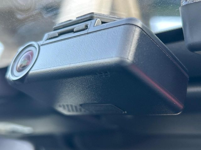 【ドライブレコーダー】安心・安全なカーライフに必須のドライブレコーダーを装備!走行中はもちろん、あおり運転や事故に遭遇した際の状況も映像で記録し、万一のリスクに備えます。