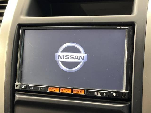 【純正ナビ】人気の純正ナビを装備しております。ナビの使いやすさはもちろん、オーディオ機能も充実!キャンプや旅行はもちろん、通勤や買い物など普段のドライブも楽しくなるはず♪