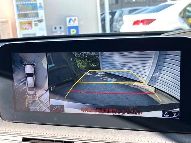 �y�p�m���~�b�N�r���[���j�^�[�z��p�̃J�����ɂ��A�ォ�猩���낵���悤�Ȏ��_��360�x�N���}�̎��͂��m�F���邱�Ƃ��ł��܂������p�������m�F���₷���A�����ꏊ�ł̐؂�Ԃ��⒓�Ԃ��X���[�Y�ɍs���܂��B