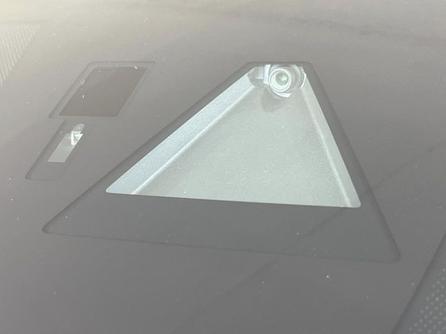 �yi-ACTIVESENSE�z���s���ɑO���̎ԗ�����F�����A�Փ˂������Ȏ��͌x��ƃu���[�L�ŏՓˉ���Ɣ�Q�y�����A�V�X�g�B�����S�Ƀh���C�u�����y���݂��������܂��B