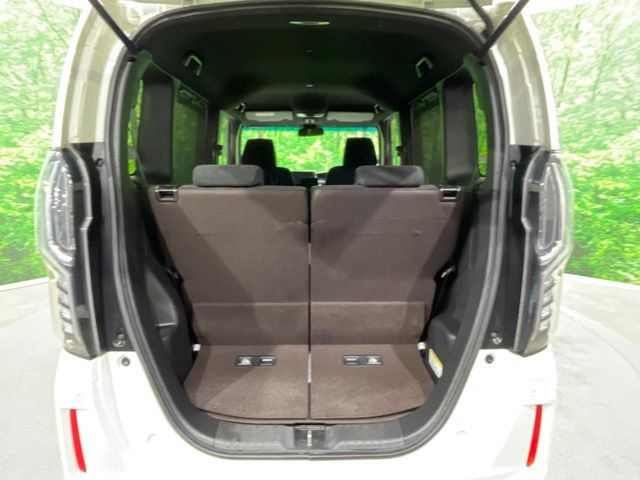 ���i�̂���������ʋ΁A���}���ɏ\���ȉ׎��X�y�[�X���m�ۂ��Ă���܂��B�Z�J���h�V�[�g��|���ƁA�傫�ȉו��̐ύڂ��\�ł���