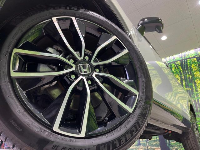 �y����18�C���`�A���~�z�C�[���z�O�ςɃ}�b�`���������A���~�z�C�[���𑕒����Ă���܂��B�e��ЊO�A���~�z�C�[����A�X�^�b�h���X�^�C�����戵�����Ă���܂��B���񂲑��k����������