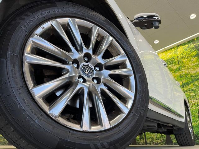 �y����18�C���`�A���~�z�C�[���z�O�ςɃ}�b�`���������A���~�z�C�[���𑕒����Ă���܂��B�e��ЊO�A���~�z�C�[����A�X�^�b�h���X�^�C�����戵�����Ă���܂��B���񂲑��k����������