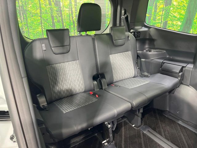3列目シートはもちろん状態良好☆大人でもゆったりと座って頂けますので、大人数でのお出かけもラクラクです♪ご家族で、気の知れた仲間で、ドライブに行くのが楽しみですね♪