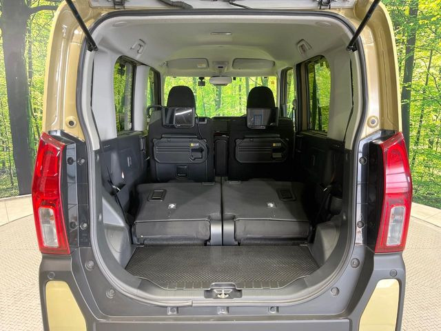 ���i�̂���������ʋ΁A���}���ɏ\���ȉ׎��X�y�[�X���m�ۂ��Ă���܂��B�Z�J���h�V�[�g��|���ƁA�傫�ȉו��̐ύڂ��\�ł���