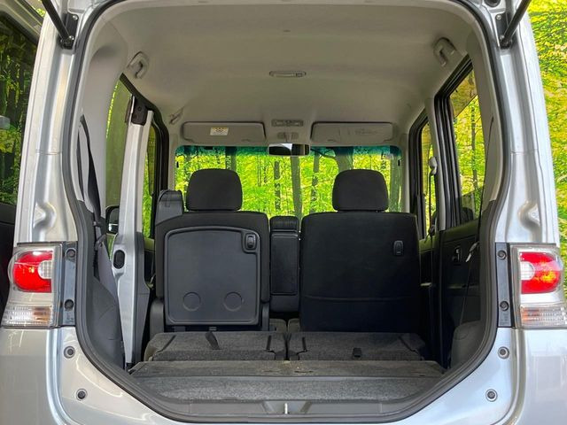 普段のお買い物や通勤、送迎等に十分な荷室スペースを確保しております。セカンドシートを倒すと、大きな荷物の積載も可能です♪