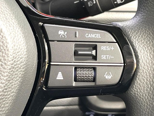 【アダプティブクルーズコントロール】高速道路での長距離走行が楽に!!自動で速度を保つクルーズコントロールが、衝突軽減システムと連携し、前方の車両を感知して車間を保つように速度調節してくれます!!