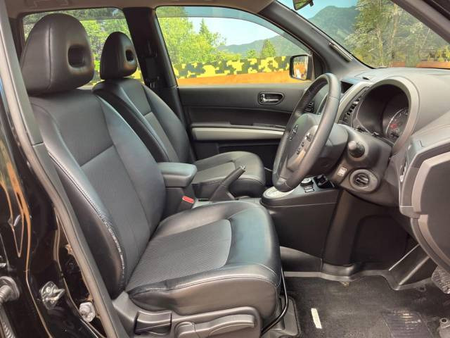 【防水シート】スノボやダイビング等でありがちな汚れや濡れも心配無用の防水シート♪雨の日に傘や荷物でシートが濡れたり、飲み物をこぼしたりした時もサッと拭いてきれいになるから大助かり♪