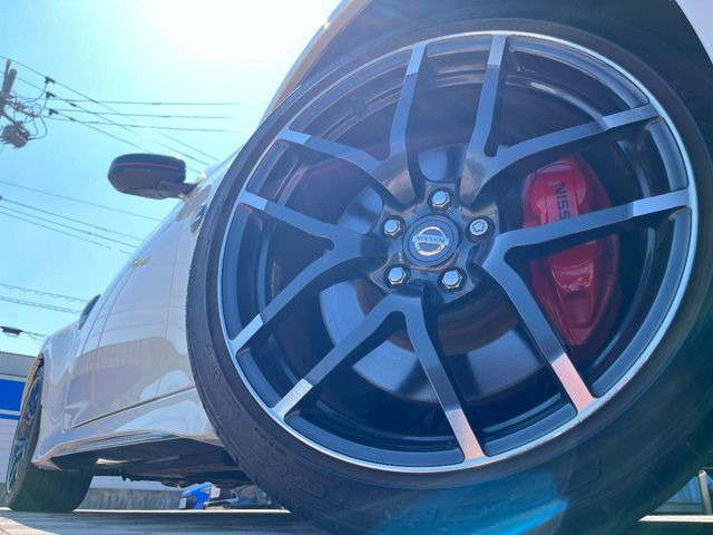 �y�O���[�h��p����19�C���`RAYS�A���~�z�C�[���z�f�U�C�����̍���RAYS�A���~�z�C�[���𑕒����Ă���܂��B�e��ЊO�A���~�z�C�[����A�X�^�b�h���X�^�C�����戵�����Ă���܂��B���񂲑��k����������