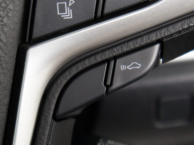 �Փˉ���x���^�v���N���b�V���Z�[�t�e�B�V�X�e�� �O���ɏo��������Q���ɑ΂��x��𔭂��A�h���C�o�[�Ɍx���B�����Ƀu���[�L�A�V�X�g�ɂ��Փˉ���Ƒ��x���y�����܂��B