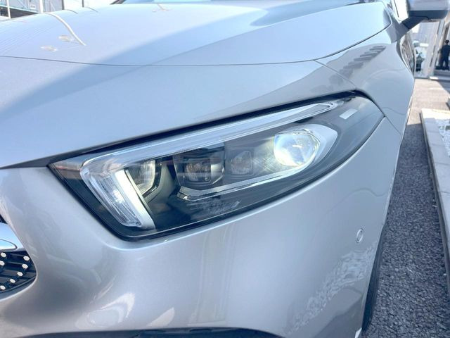 ●LEDヘッドライト:夜間走行時も良好な視界を確保し安心して運転できる高輝度LEDヘッドライトを装備!点灯速度が早く、消費電力も抑えられています。