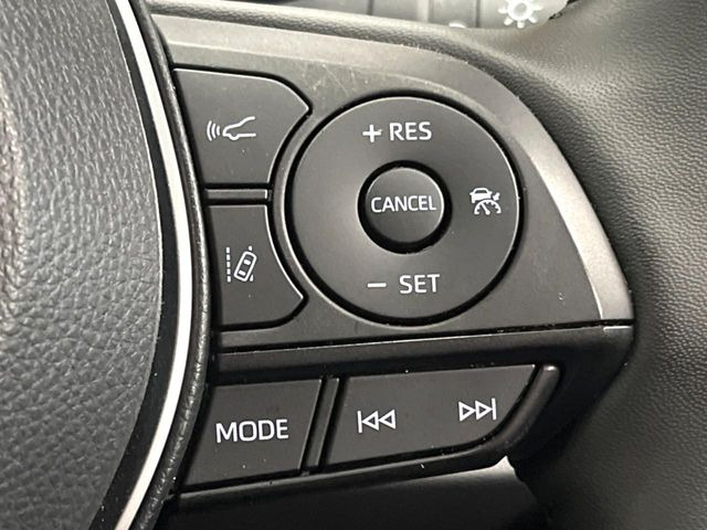 【トヨタセーフティセンス】走行中に前方の車両等を認識し、衝突しそうな時は警報とブレーキで衝突回避と被害軽減をアシスト。より安全にドライブをお楽しみいただけます。