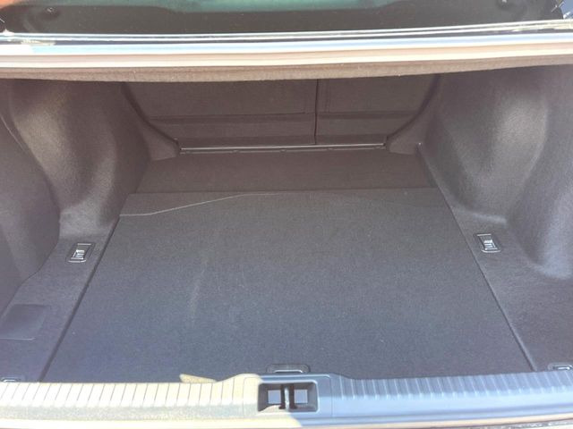 ���i�̂���������ʋ΁A���}���ɏ\���ȉ׎��X�y�[�X���m�ۂ��Ă���܂��B