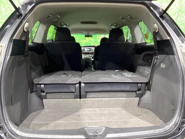 ���i�̂���������ʋ΁A���}���ɏ\���ȉ׎��X�y�[�X���m�ۂ��Ă���܂��B�Z�J���h�V�[�g��|���ƁA�傫�ȉו��̐ύڂ��\�ł���