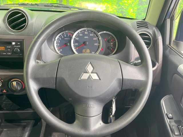 インテリアに合わせたデザインのステアリングは、運転される方のことも考え、運転しやすい形状、大きさです。是非一度、実際に触ってお確かめください。