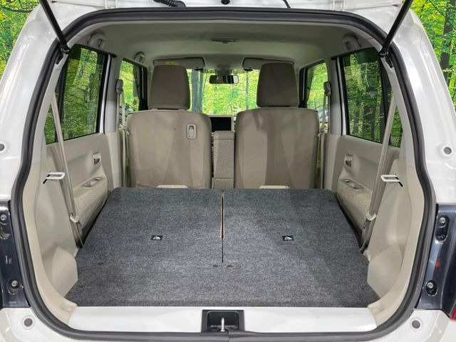 ���i�̂���������ʋ΁A���}���ɏ\���ȉ׎��X�y�[�X���m�ۂ��Ă���܂��B�Z�J���h�V�[�g��|���ƁA�傫�ȉו��̐ύڂ��\�ł���