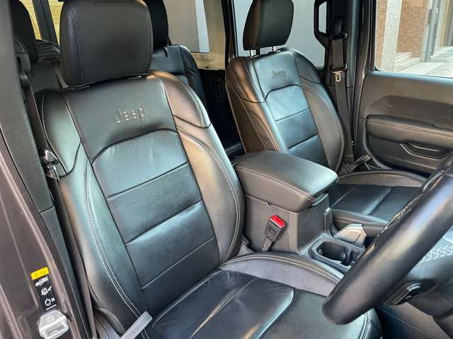 ラングラーアンリミテッド サハラ 4WD