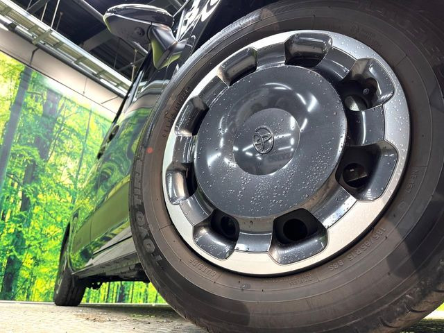 �C���e���A�ɍ��킹���f�U�C���̃X�e�A�����O�́A�^�]�������̂��Ƃ��l���A�^�]���₷���`��A�傫���ł��B�����x�A���ۂɐG���Ă��m���߂��������B