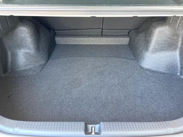 ���i�̂���������ʋ΁A���}���ɏ\���ȉ׎��X�y�[�X���m�ۂ��Ă���܂��B