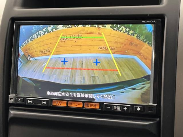 【バックカメラ】駐車時に後方がリアルタイム映像で確認できます。大型商業施設や立体駐車場での駐車時や、夜間のバック時に大活躍!運転スキルに関わらず、今や必須となった装備のひとつです!