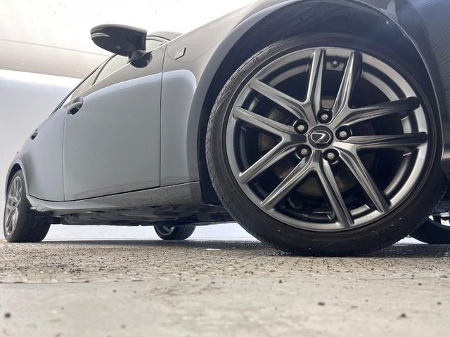 �y����18�C���`�A���~�z�C�[���z�O�ςɃ}�b�`���������A���~�z�C�[���𑕒����Ă���܂��B�e��ЊO�A���~�z�C�[����A�X�^�b�h���X�^�C�����戵�����Ă���܂��B���񂲑��k����������