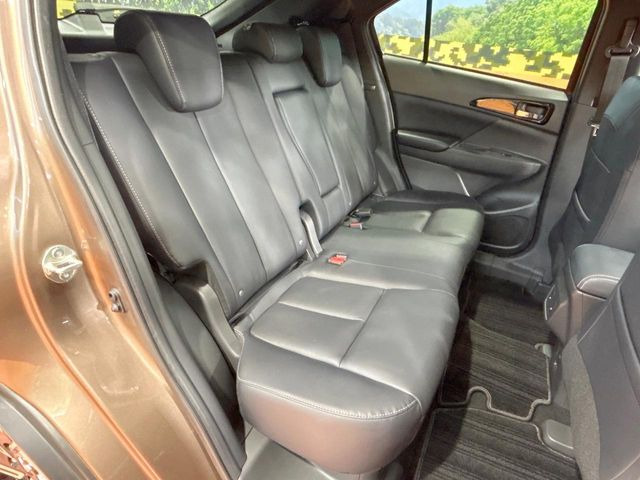 後部座席も気になるようなキズ・汚れやへたり等、大きなダメージはなく、良好な状態です。