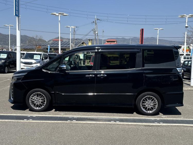 ヴォクシー1.8 ハイブリッド ZS 煌III