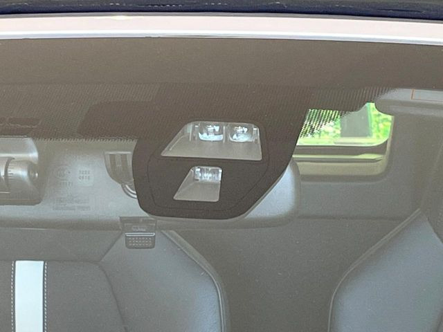 �y�z���_�Z���V���O�z���s���ɑO���̎ԗ�����F�����A�Փ˂������Ȏ��͌x��ƃu���[�L�ŏՓˉ���Ɣ�Q�y�����A�V�X�g�B�����S�Ƀh���C�u�����y���݂��������܂��B