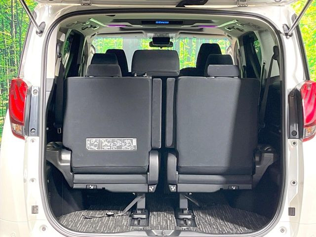 ���i�̂���������ʋ΁A���}���ɏ\���ȉ׎��X�y�[�X���m�ۂ��Ă���܂��B�Z�J���h�V�[�g��|���ƁA�傫�ȉו��̐ύڂ��\�ł���