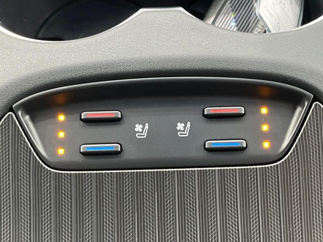 【シートベンチレーション】夏場は涼しい風でお尻や背中の熱やムレを防ぎ、冬はエアコンよりも早く温まってポカポカに!季節を問わず快適に過ごせます。