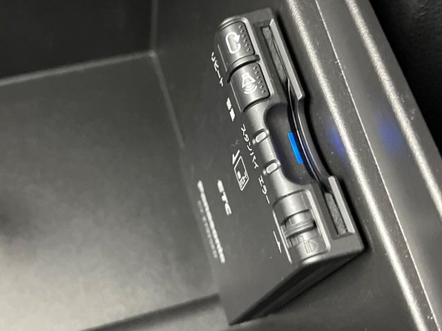 ●ETC車載器(アンテナ分離型音声案内タイプ):お引き渡し時には再セットアップを実施後、お渡しいたします。マイレージ登録に関してもお気軽にスタッフまでお尋ねください。