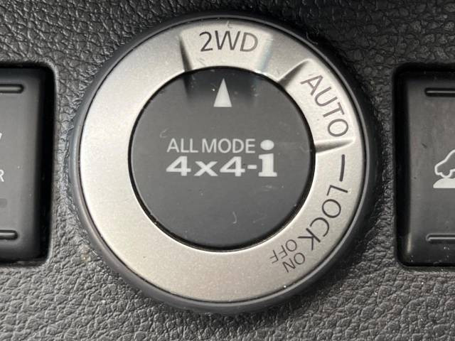 【オールモード4&times;4】2WD/4WDモードを手軽に切り替え可能。燃費重視の2WD、スタック時に役立つLOCK、AUTOモードでは4WDの配分を自動で調整し、路面状況を問わず安定した走りをサポート。
