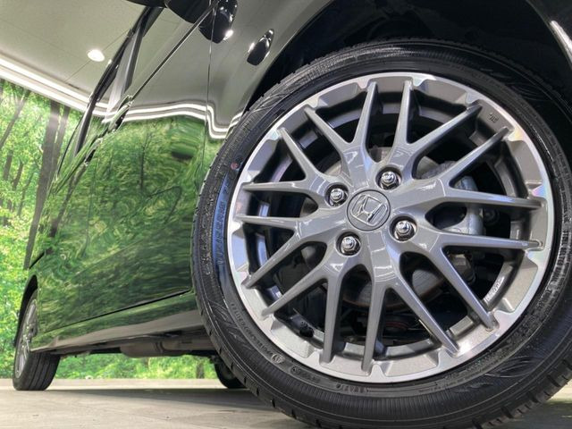 【純正15インチアルミホイール】外観にマッチした純正アルミホイールを装着しております。各種社外アルミホイールや、スタッドレスタイヤも取扱いしております。是非ご相談ください♪