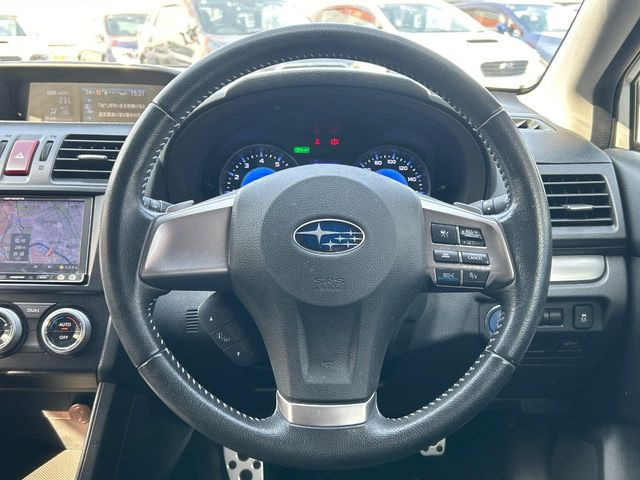 �y�����v�����X�e�A�����O�z�㎿�Ȋv���g�p���邱�ƂŁA��ɂ����������݂ƂĂ��^�]���₷���n���h���ł���