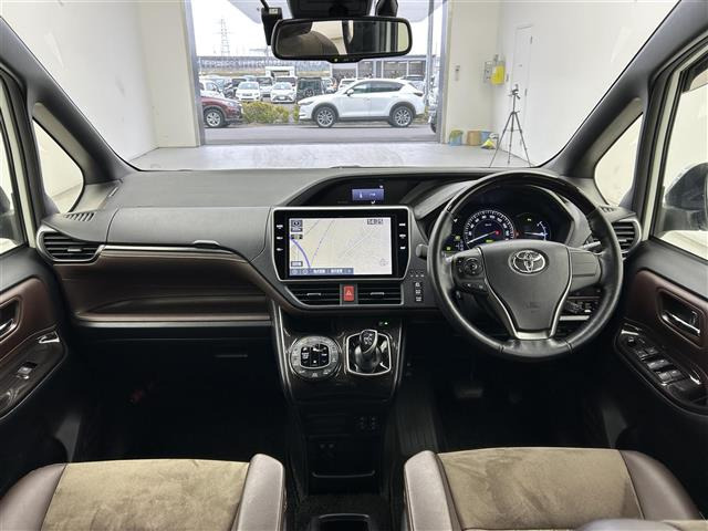 エスクァイアハイブリッド1.8 Gi プレミアムパッケージ