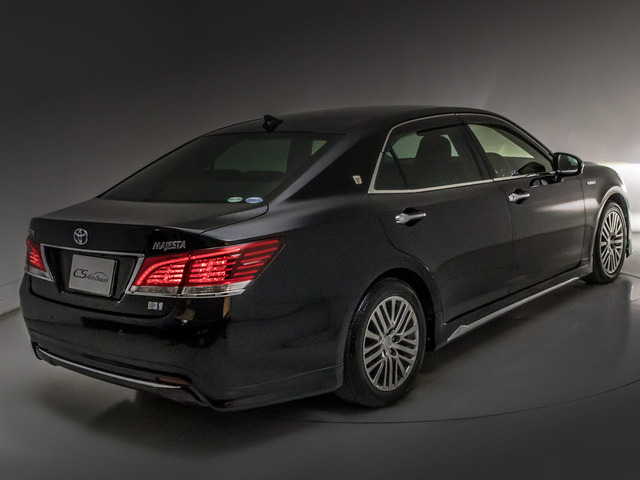 ★テールスモークやLED加工、マフラー、ルーフスポイラー、エアロパーツなど取り付け承ります!