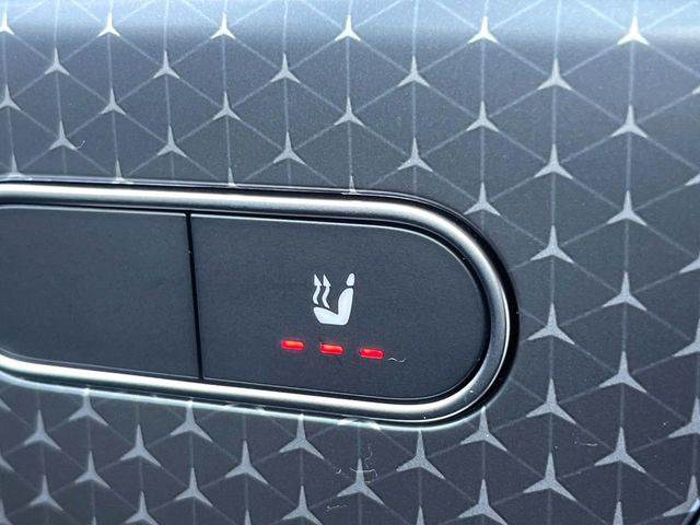 ●フロントシートヒーティング:運転席・助手席共に三段階で調節が可能なシートヒーターを装備しております。季節を問わず快適にご使用いただけます。