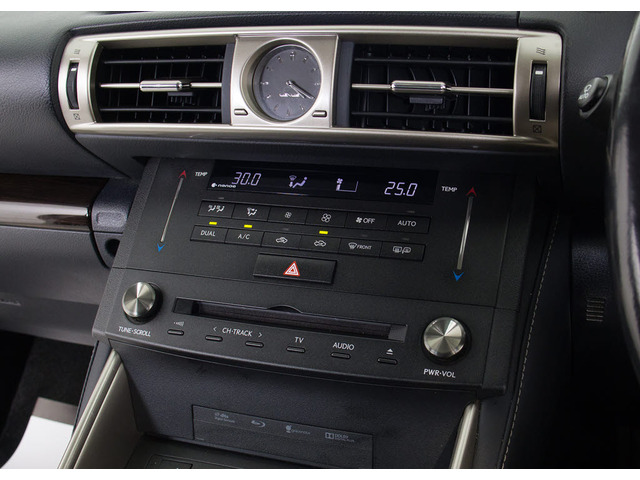 CD�͂������̎��ADVD&Blu-ray�Đ����\�ł��B�t���Z�O�n�f�W�ɂ��Ή��������Bluetooth�ɂ��Ή����Ă���܂�