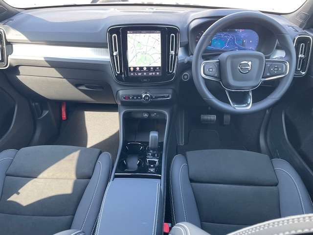 XC40ウルトラ B4 AWD 4WD