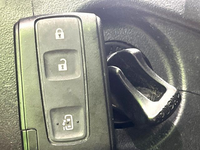 �y�L�[�t���[�V�X�e���z�J�o����|�P�b�g�ɓ��ꂽ�܂܂ł��h�A�̎{���E�������\�ȃX�}�[�g�L�[�𑕔��B�G���W���̃I���E�I�t�����J�M�����o���K�v����������Ƃ��Ă��֗��ł���