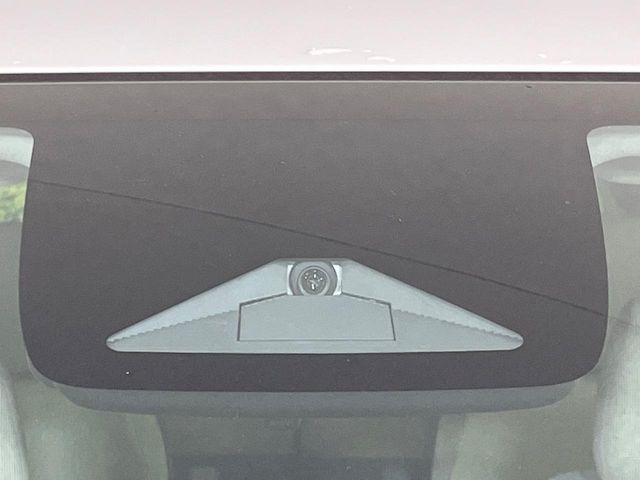 �y�z���_�Z���V���O�z���s���ɑO���̎ԗ�����F�����A�Փ˂������Ȏ��͌x��ƃu���[�L�ŏՓˉ���Ɣ�Q�y�����A�V�X�g�B�����S�Ƀh���C�u�����y���݂��������܂��B