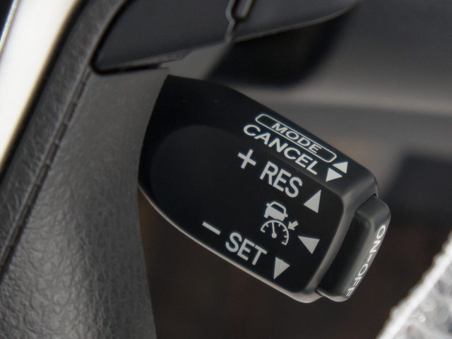 ���[�_�[�N���[�Y�R���g���[��  �~���g���[�_�[�ƒP��J�����Ő�s�Ԃ�F�����A�ԑ��ɉ������Ԋԋ�����ۂ��Ȃ���Ǐ]���s���x�����܂��B