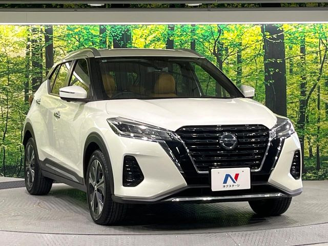 高透明度のガラス皮膜で撥水はもちろん、上質なツヤ・光沢を実現。紫外線や酸性雨から大切な愛車を保護し、色あせ・劣化を防止。「弾スプラッシュコート」、「弾プリミッサコート」からお選びいただけます。