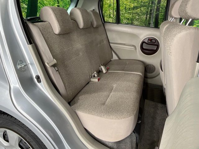 後部座席も気になるようなキズ・汚れやへたり等、大きなダメージはなく、良好な状態です。
