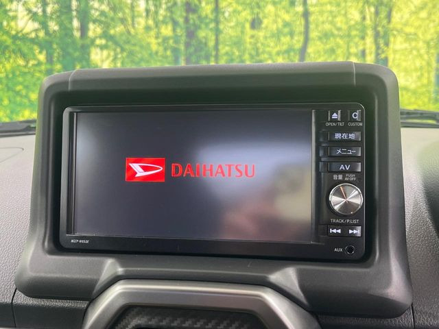 �y�����i�r�z�l�C�̏����i�r�𑕔����Ă���܂��B�i�r�̎g���₷���͂������A�I�[�f�B�I�@�\���[��!�L�����v�◷�s�͂������A�ʋ΂┃�����ȂǕ��i�̃h���C�u���y�����Ȃ�͂���