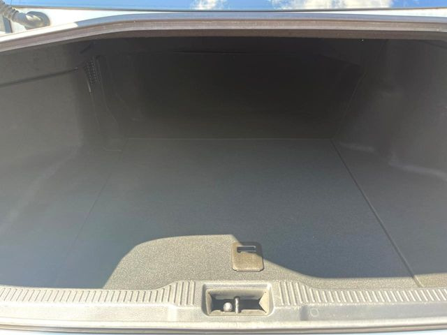 ���i�̂���������ʋ΁A���}���ɏ\���ȉ׎��X�y�[�X���m�ۂ��Ă���܂��B