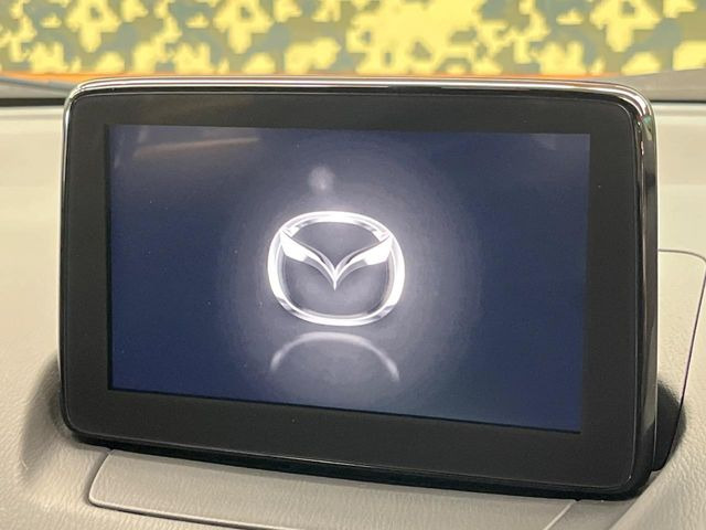 �y�}�c�_�R�l�N�g�i�r�z�ԓ��̕��͋C�Ƀ}�b�`������̌^�^�C�v�̃i�r�B�e����q�ݒ��Bluetooth�Đ����A�l�X�ȋ@�\���y���߂܂��B