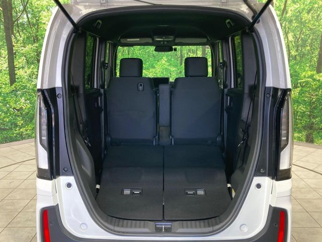 普段のお買い物や通勤、送迎等に十分な荷室スペースを確保しております。セカンドシートを倒すと、大きな荷物の積載も可能です♪